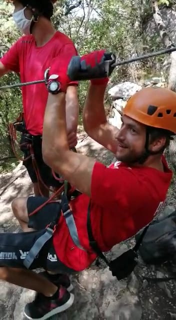 Baba kaže da propuh ubija, a ja preživio zipline! slika