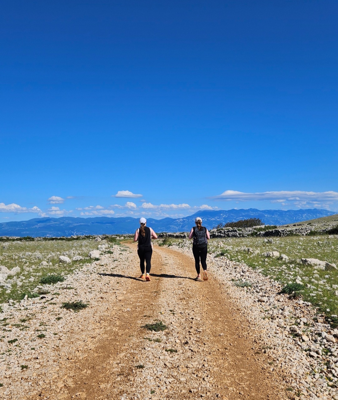 Hodati 150 km 7 dana - Camino Krk slika