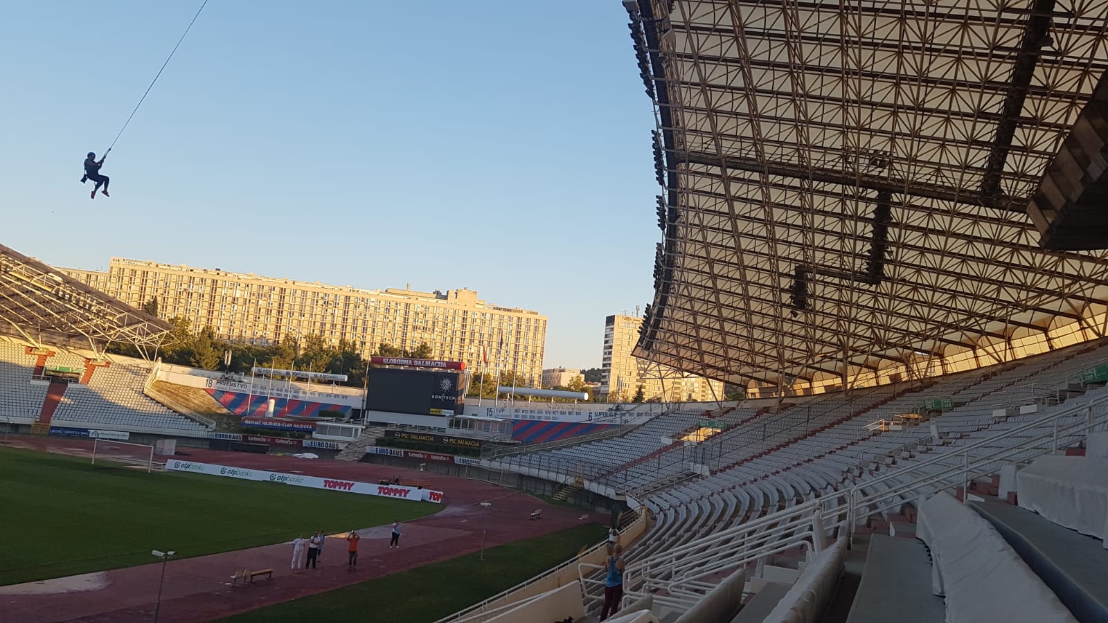 70 metarski "rope swing" sa stadiona u Splitu. slika